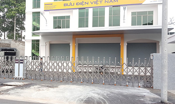 Lắp đặt cổng xếp điện cho Bưu Điện Việt Nam tại Hải Phòng