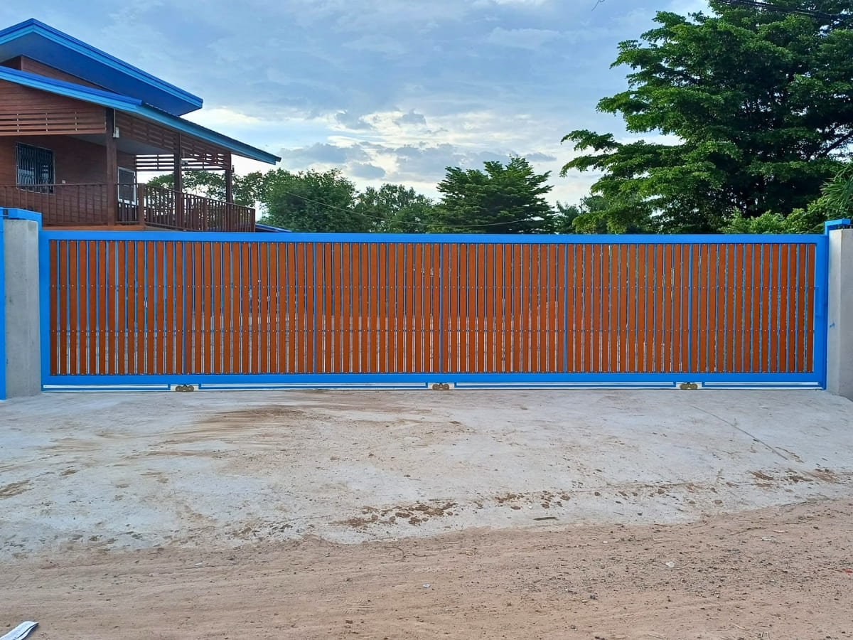 TOP 20+ mẫu cửa cổng lùa 1 cánh trượt ngang đẹp nhất 2025 3 Cổng lùa ngang 1 cánh giả gỗ