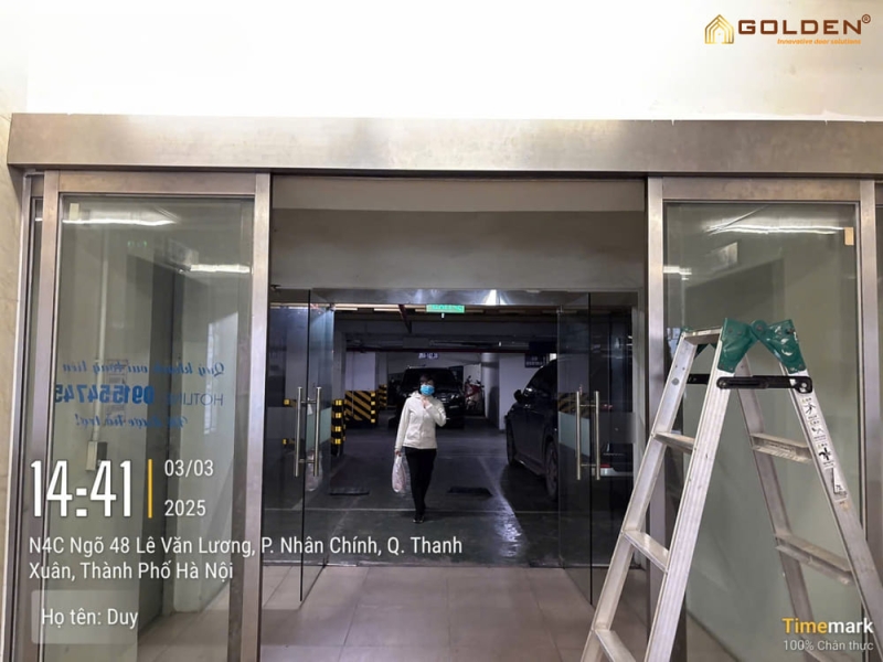 Sửa cửa tự động dưới tầng hầm để xe của tòa nhà