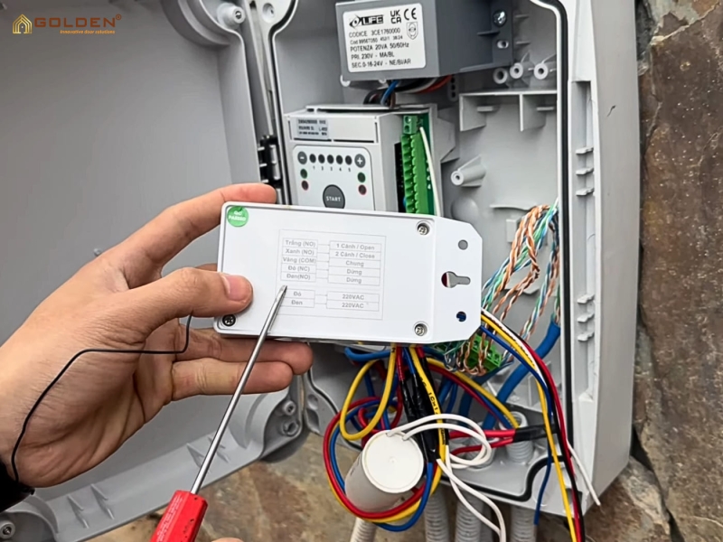 Đấu nối với mạch cổng tự động