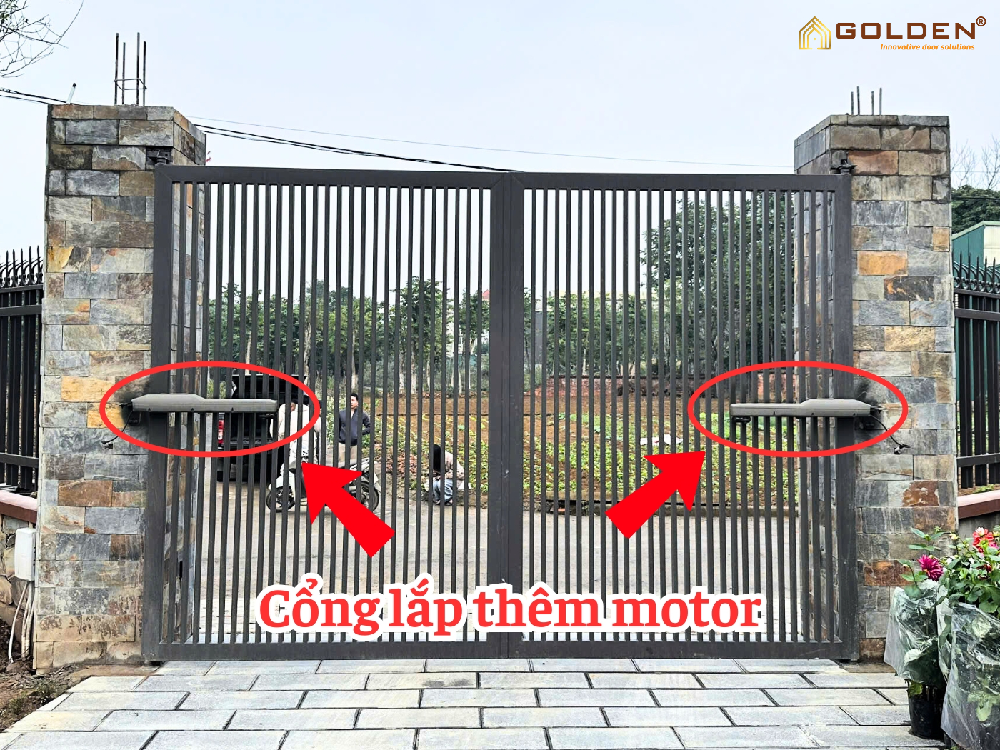 Cổng được lắp thêm motor 