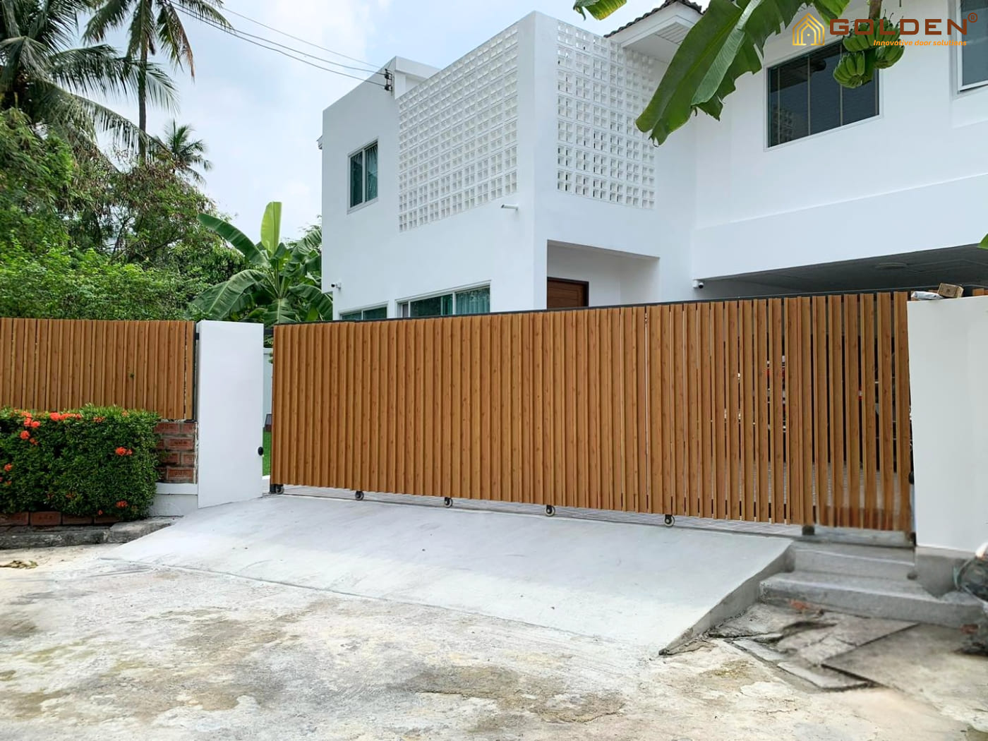 Cổng lùa sắt giả gỗ tại cơ quan