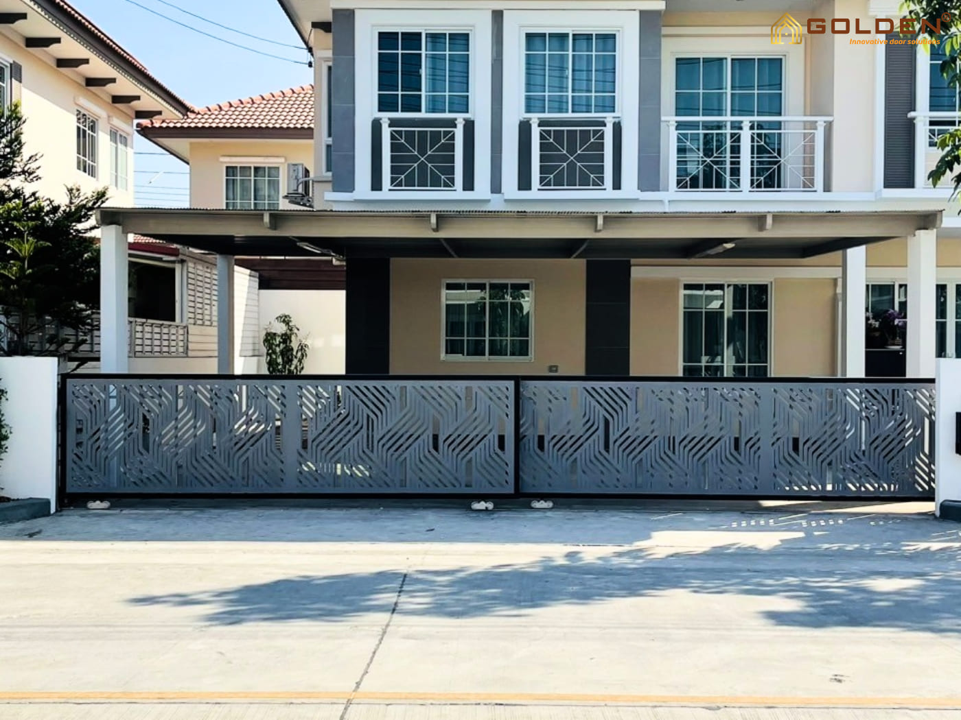 Cổng lùa sắt hiện đại CNC