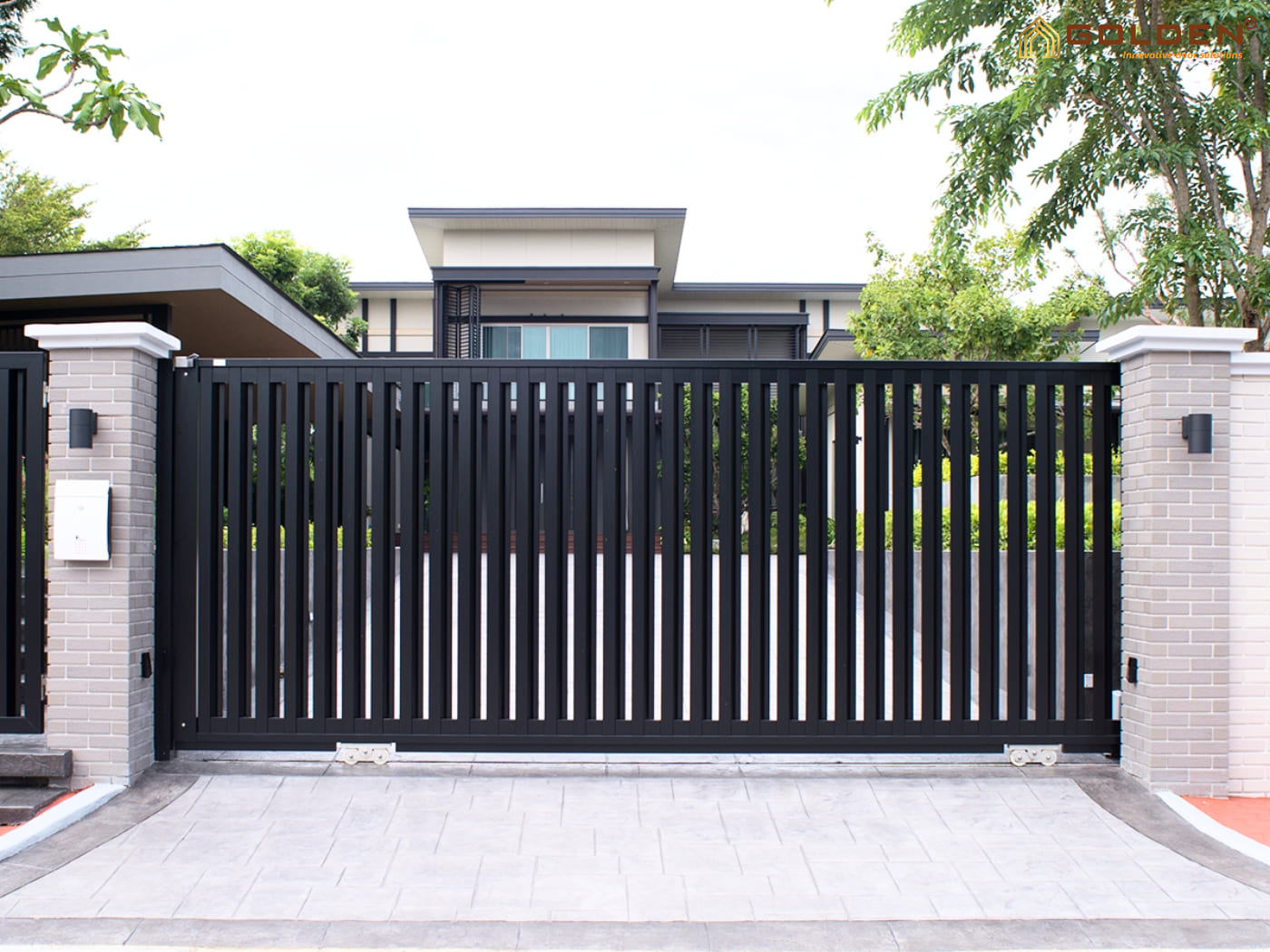 Cổng lùa sắt hộp kiểu dáng hiện đại