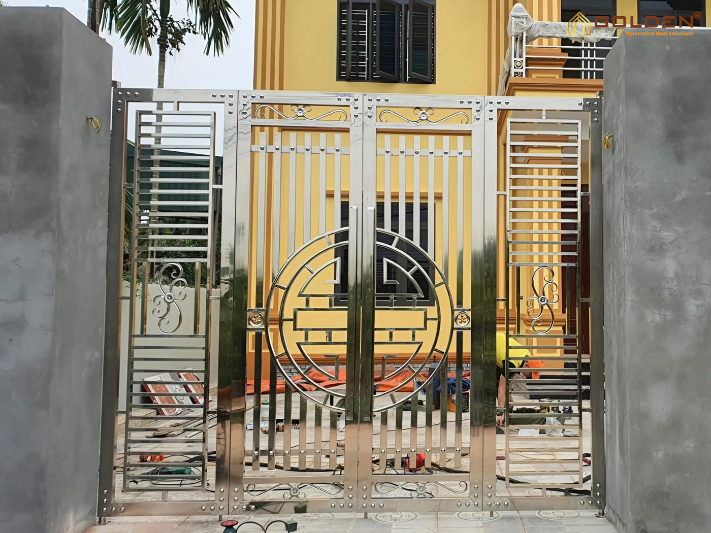 Cửa cổng inox 4 cánh chữ Thọ