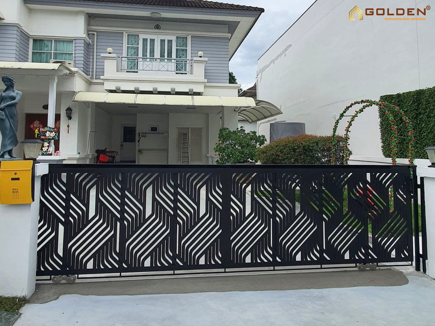 Mẫu cổng sắt lùa treo đơn giản