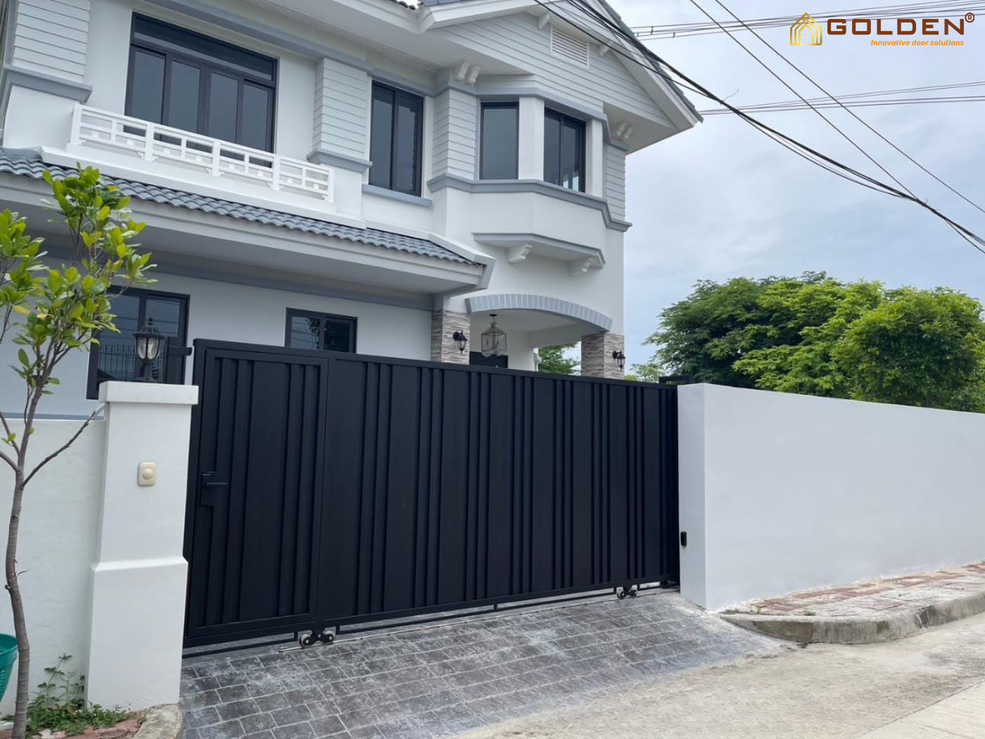 Cửa cổng lùa sắt hộp tiện nghi
