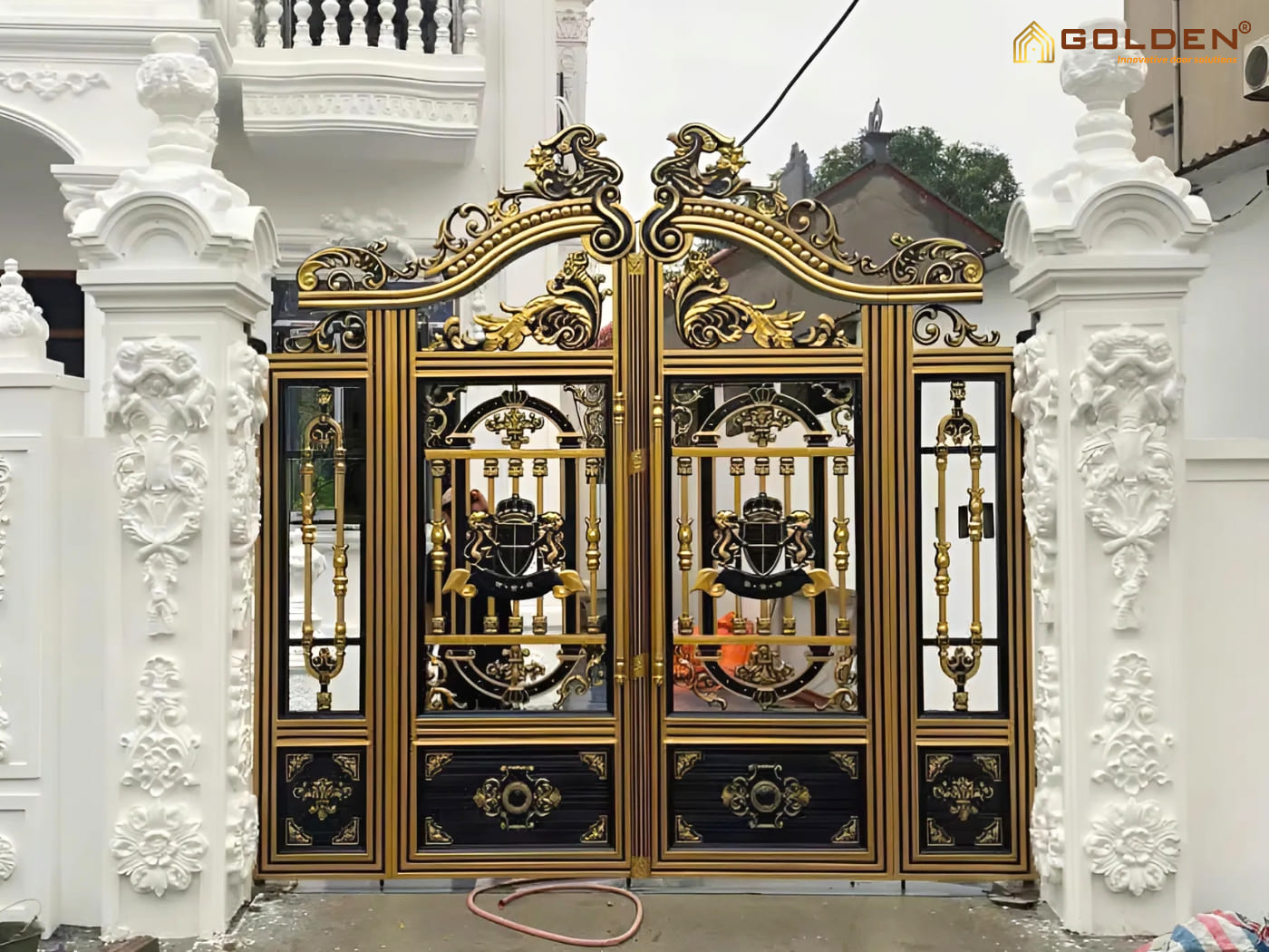 Cửa cổng nhôm đúc 4 cánh biệt thự
