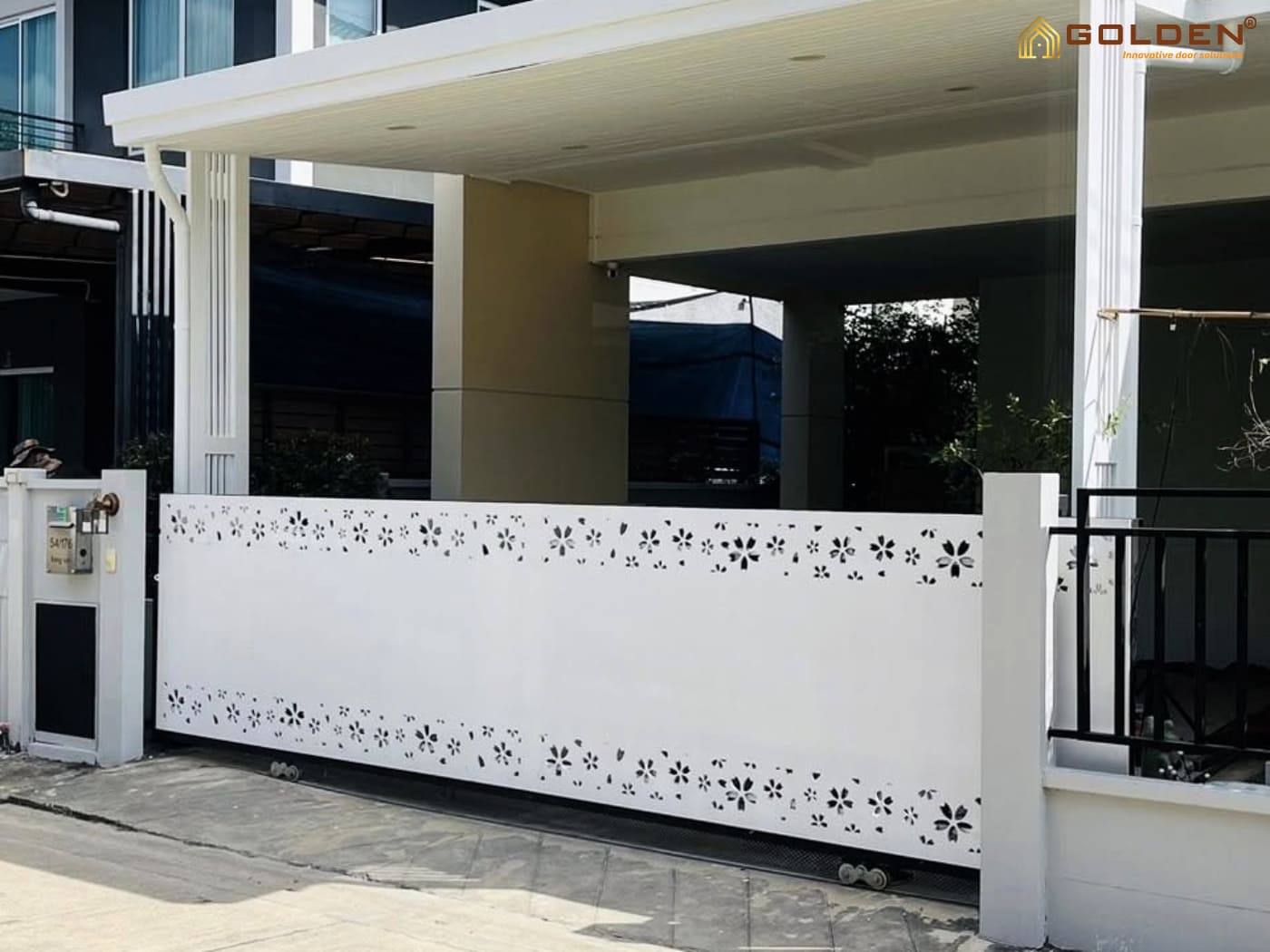 Họa tiết cổng lùa sắt hoa lá