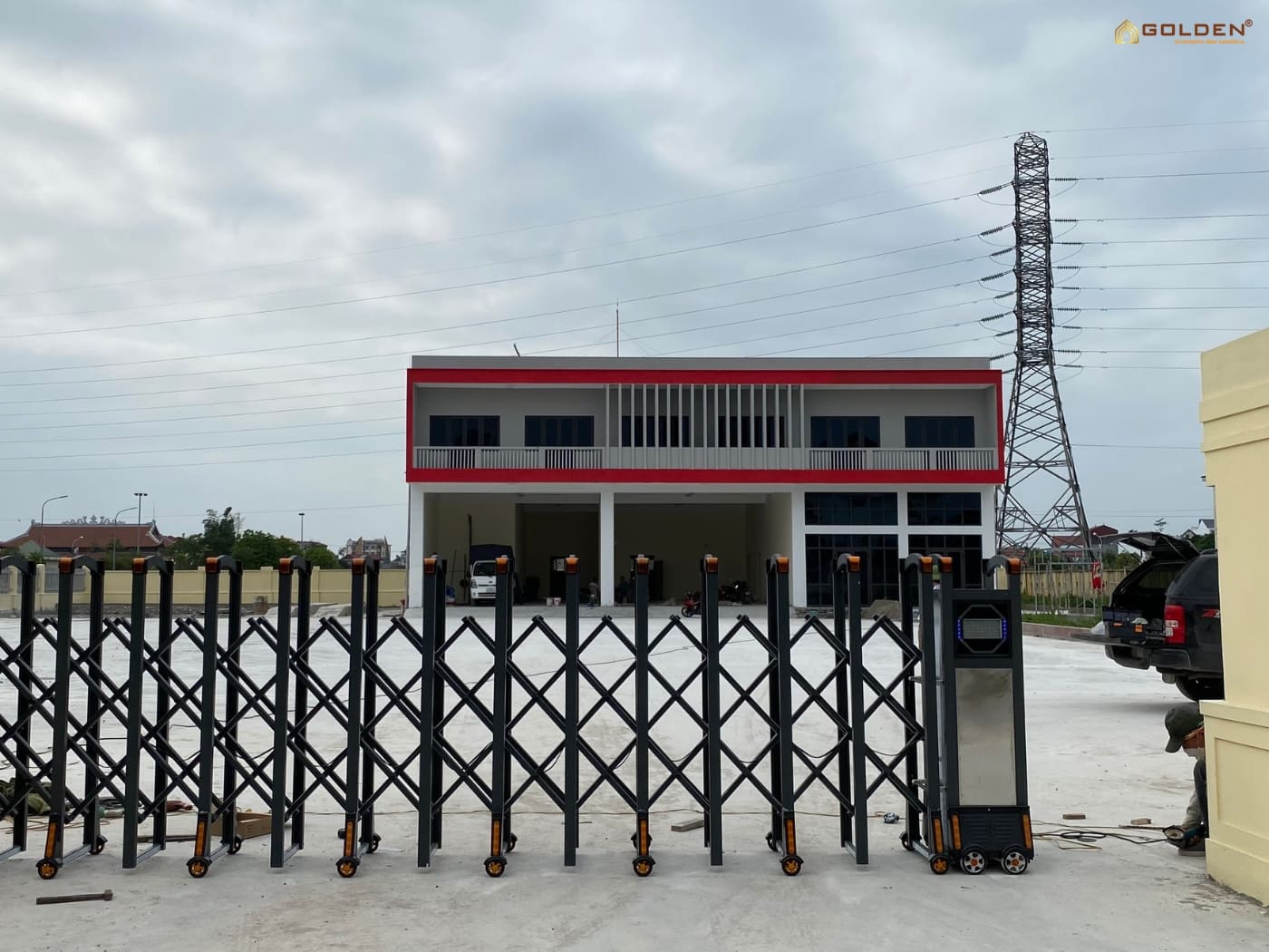 Lắp đặt cổng xếp hợp kim nhôm