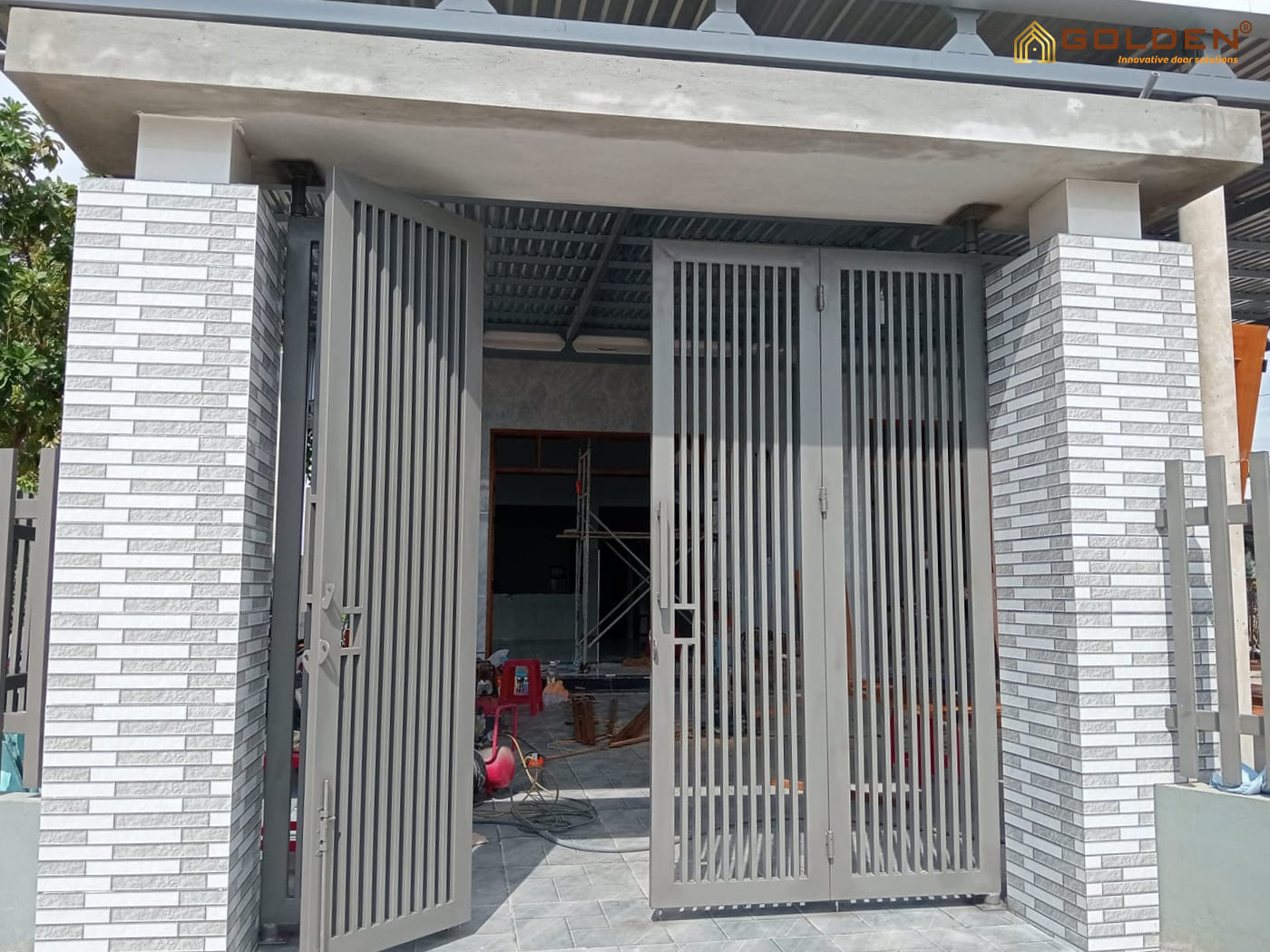 Mẫu cổng sắt 4 cánh đơn giản