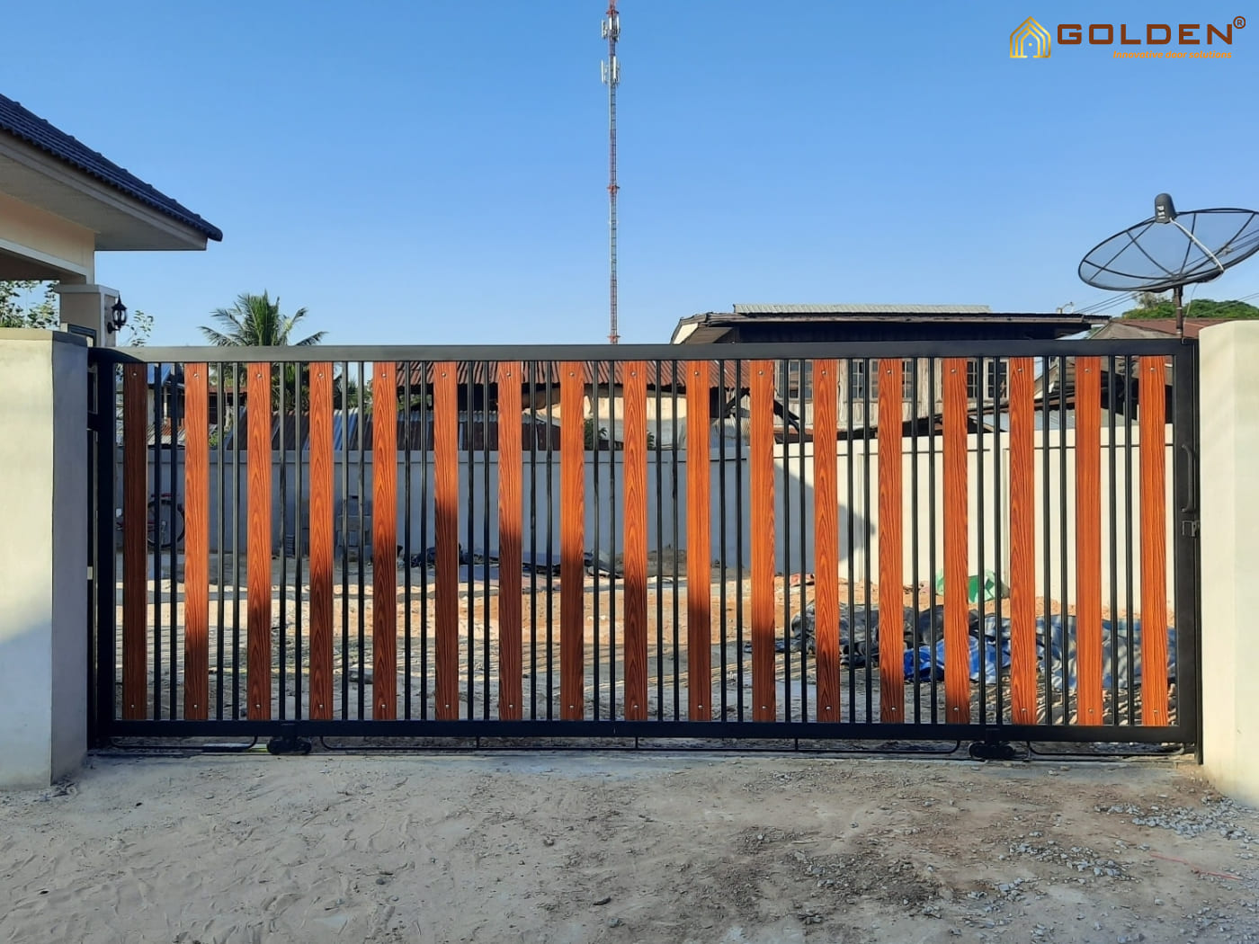 Mẫu cửa cổng lùa sắt hộp giả gỗ