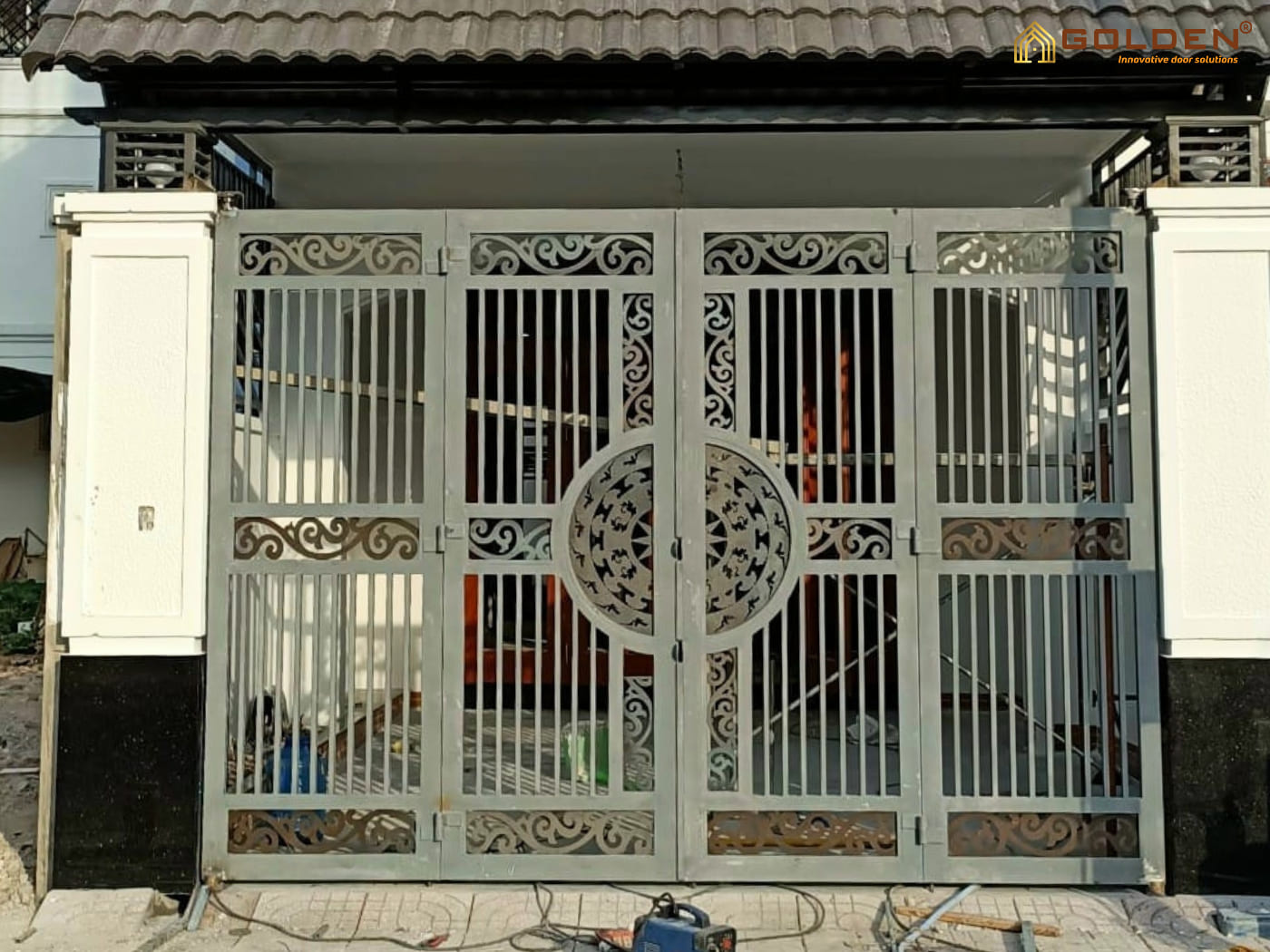 Mẫu cửa cổng sắt 4 cánh đẹp