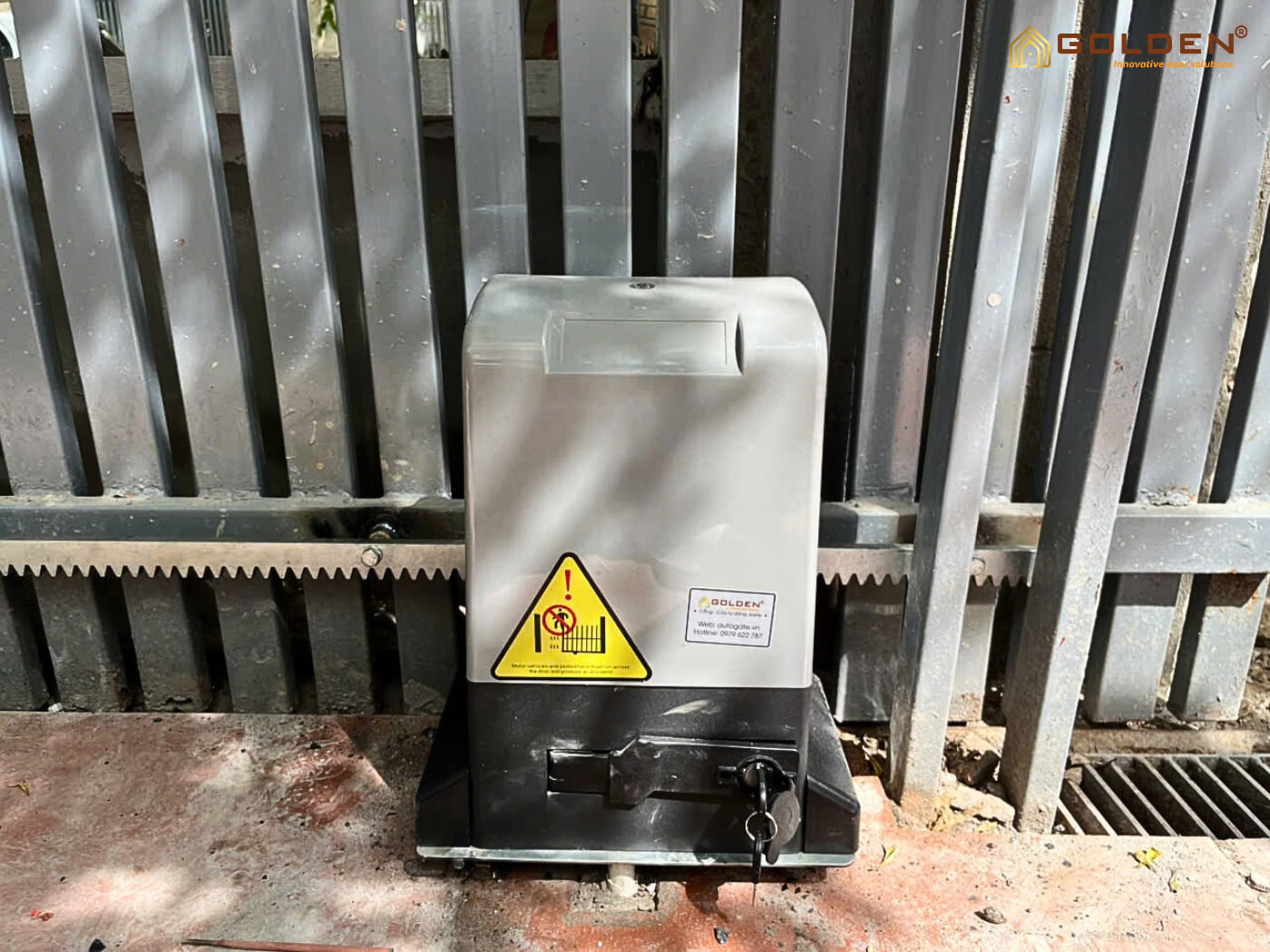 Hình ảnh cận cảnh motor cổng lùa