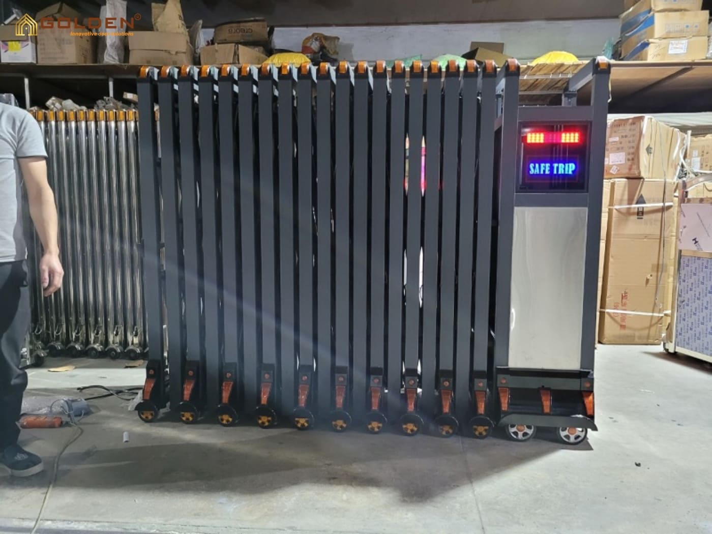 nhược điểm cổng xếp nhôm