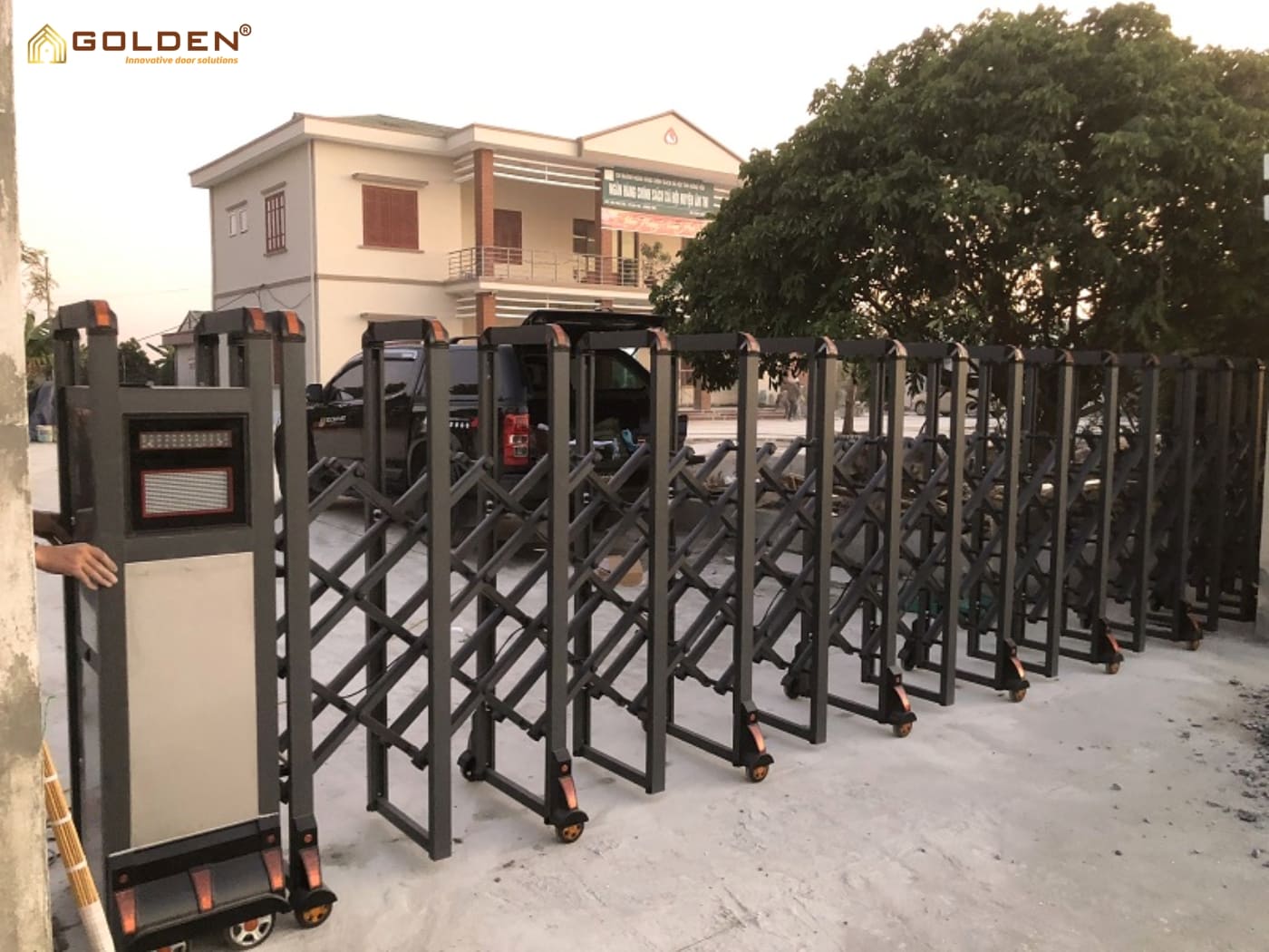 ưu điểm cổng xếp nhôm