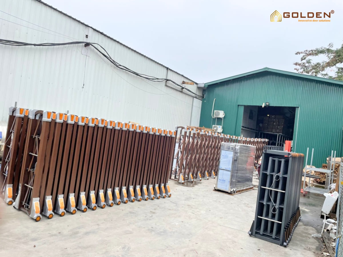 cổng xếp nhôm màu nâu đồng