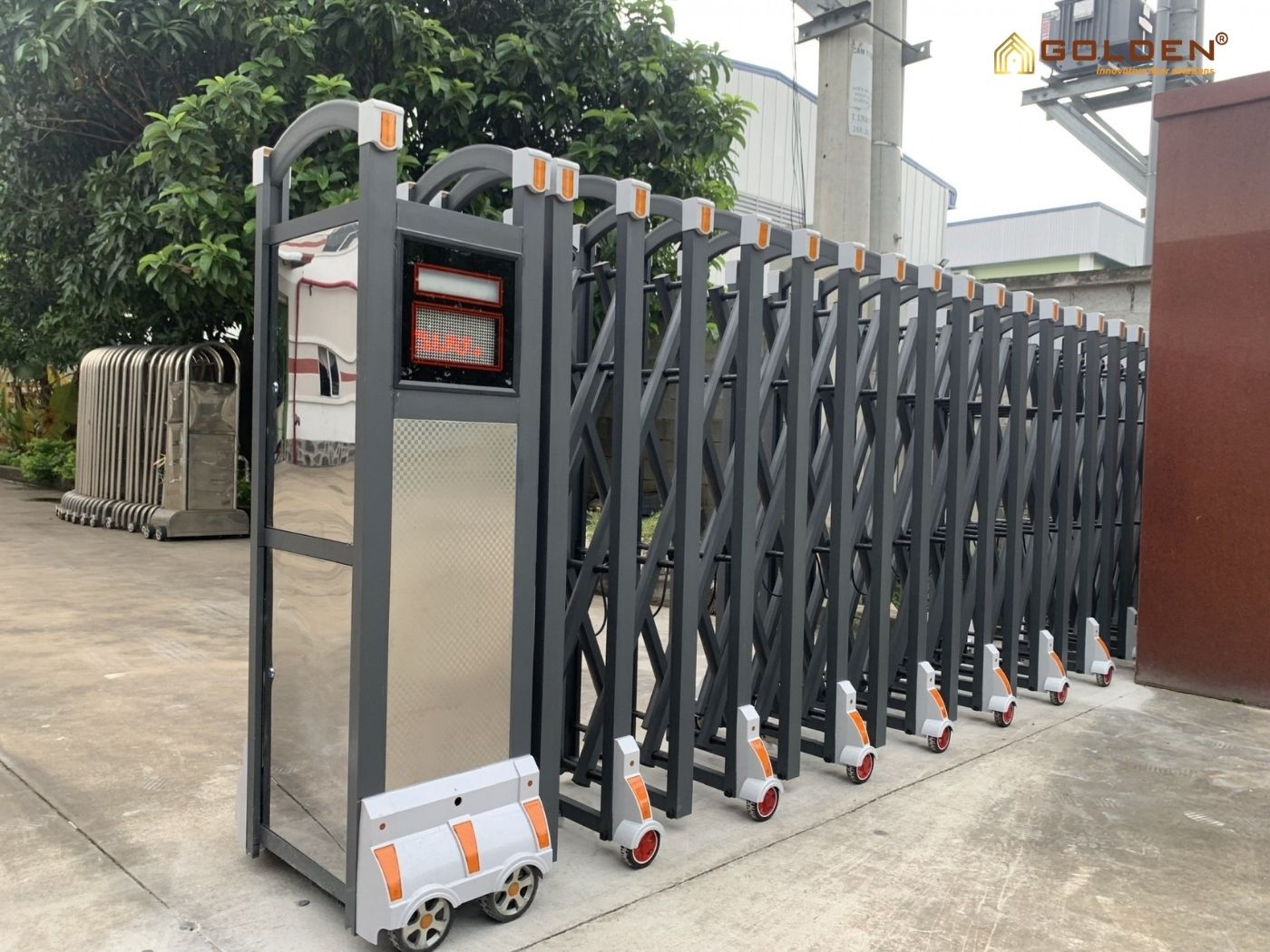 lưu ý khi sử dụng cổng xếp nhôm