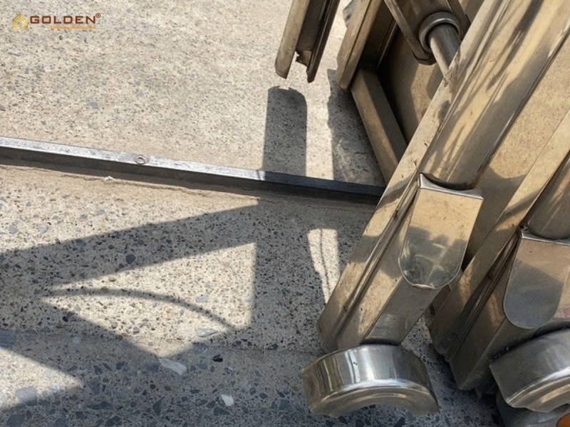 Khắc phục những lỗi cổng xếp tự động thường gặp 15 Sửa chữa ray cổng xếp