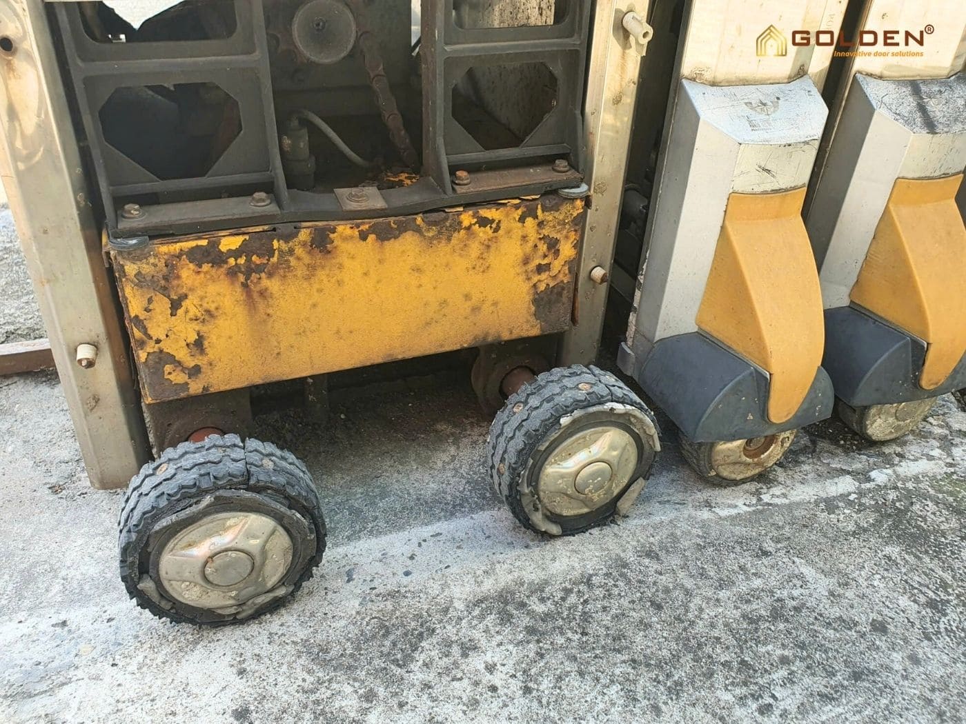 cách nhận biết cổng xếp bị xuống cấp