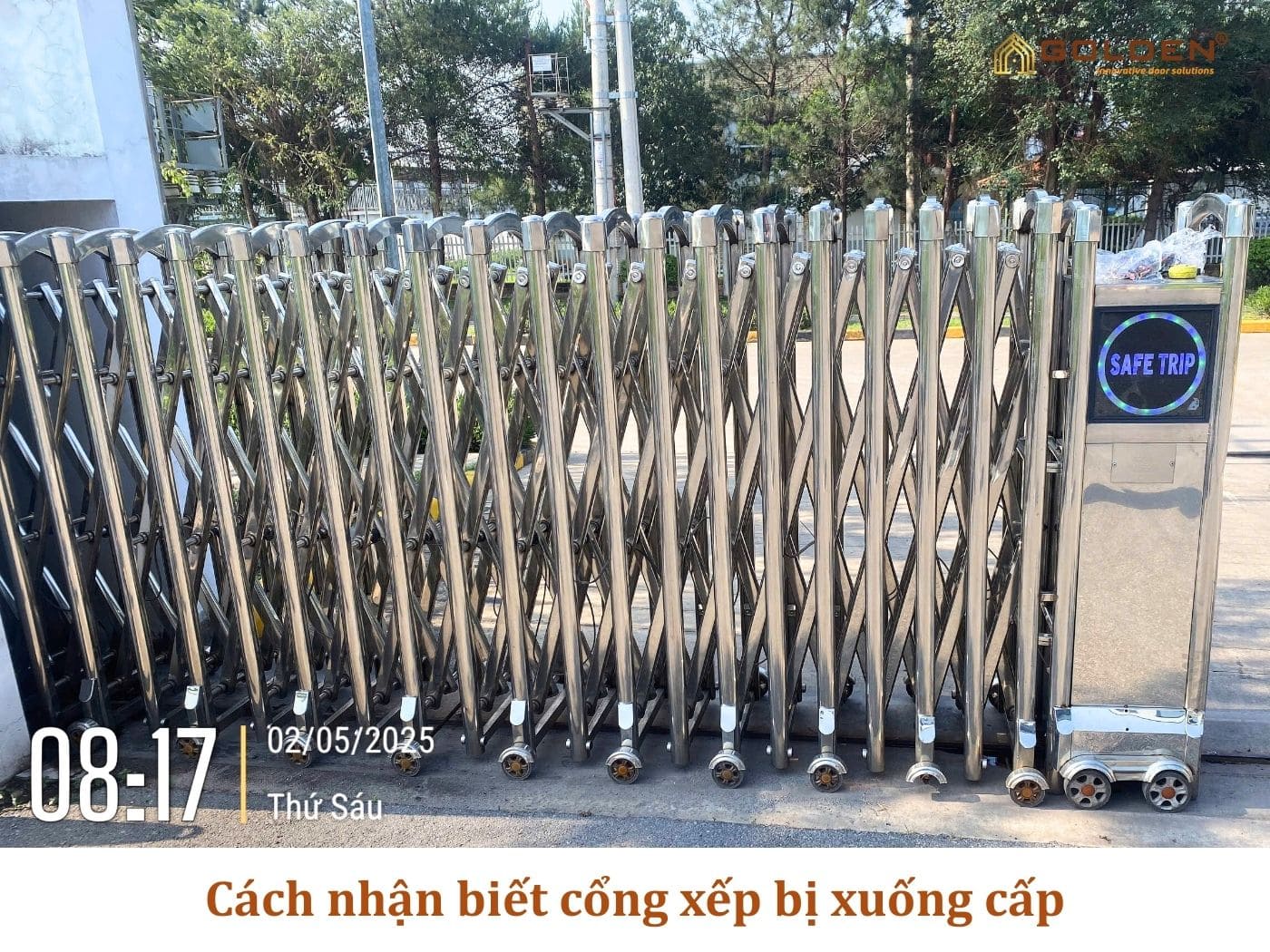 Cách nhận biết cổng xếp bị xuống cấp, cổng xếp hỏng
