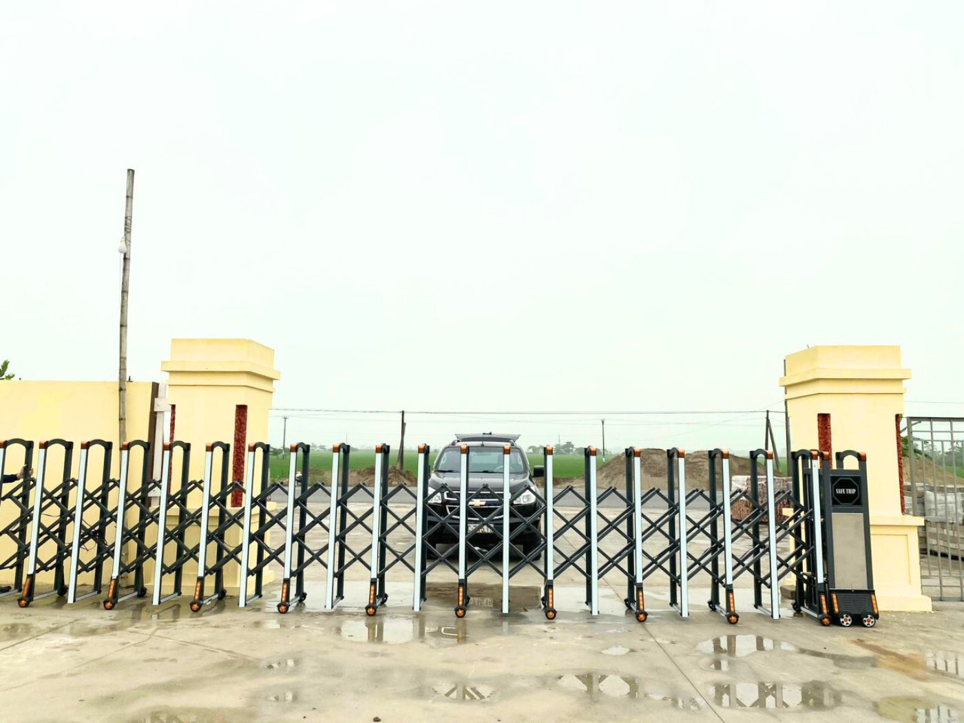 Mẫu cổng xếp nhôm