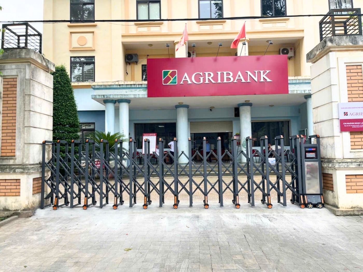 Mẫu cổng xếp hợp kim nhôm