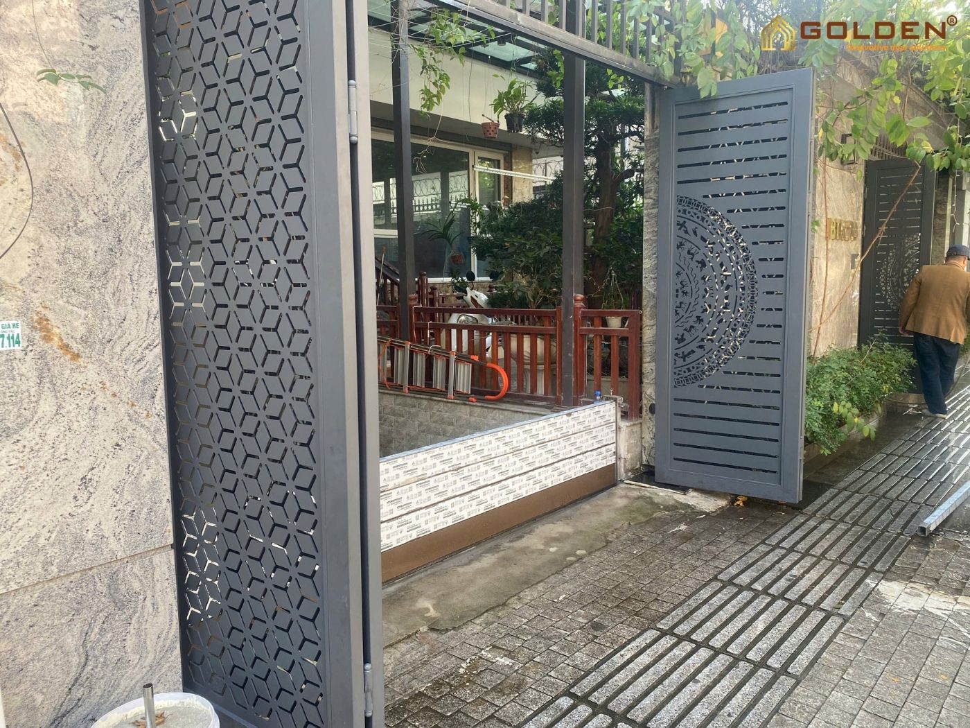 Cổng gấp 4 cánh Ngoại Giao Đoàn