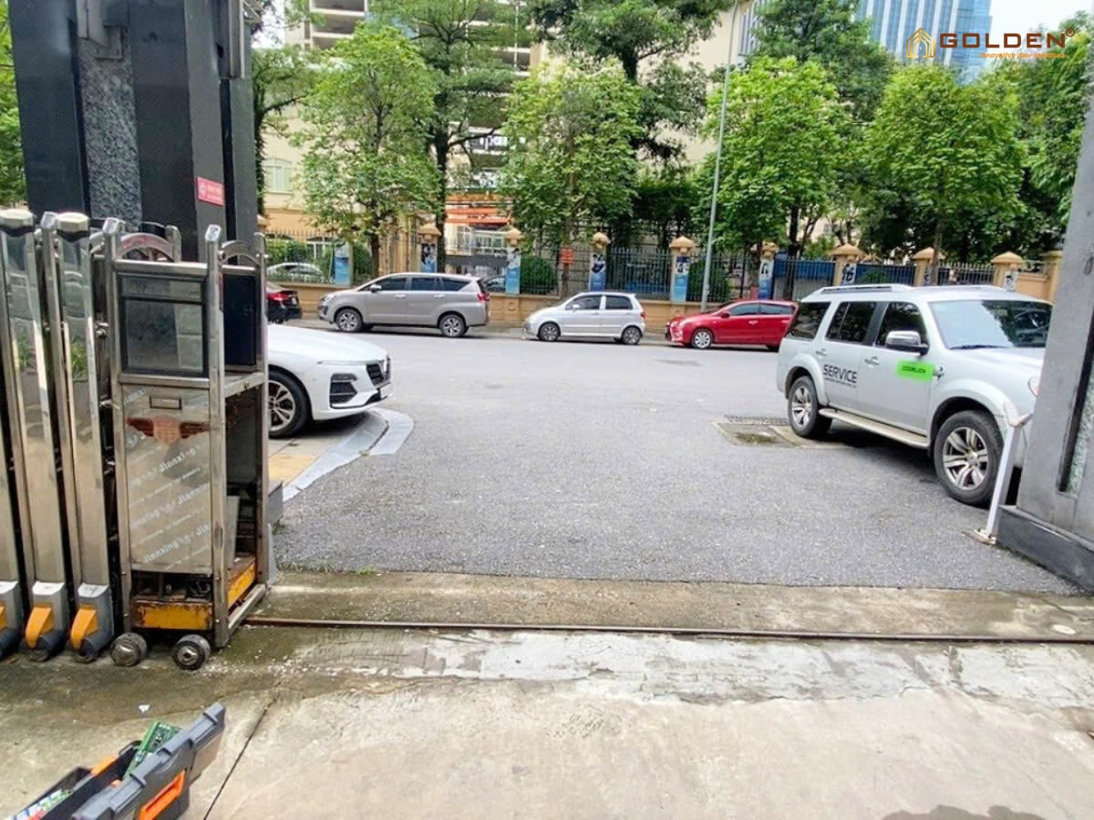 Sửa chữa ray cổng xếp