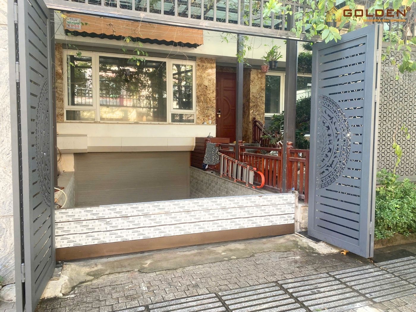 Cổng gấp 4 cánh Ngoại Giao Đoàn