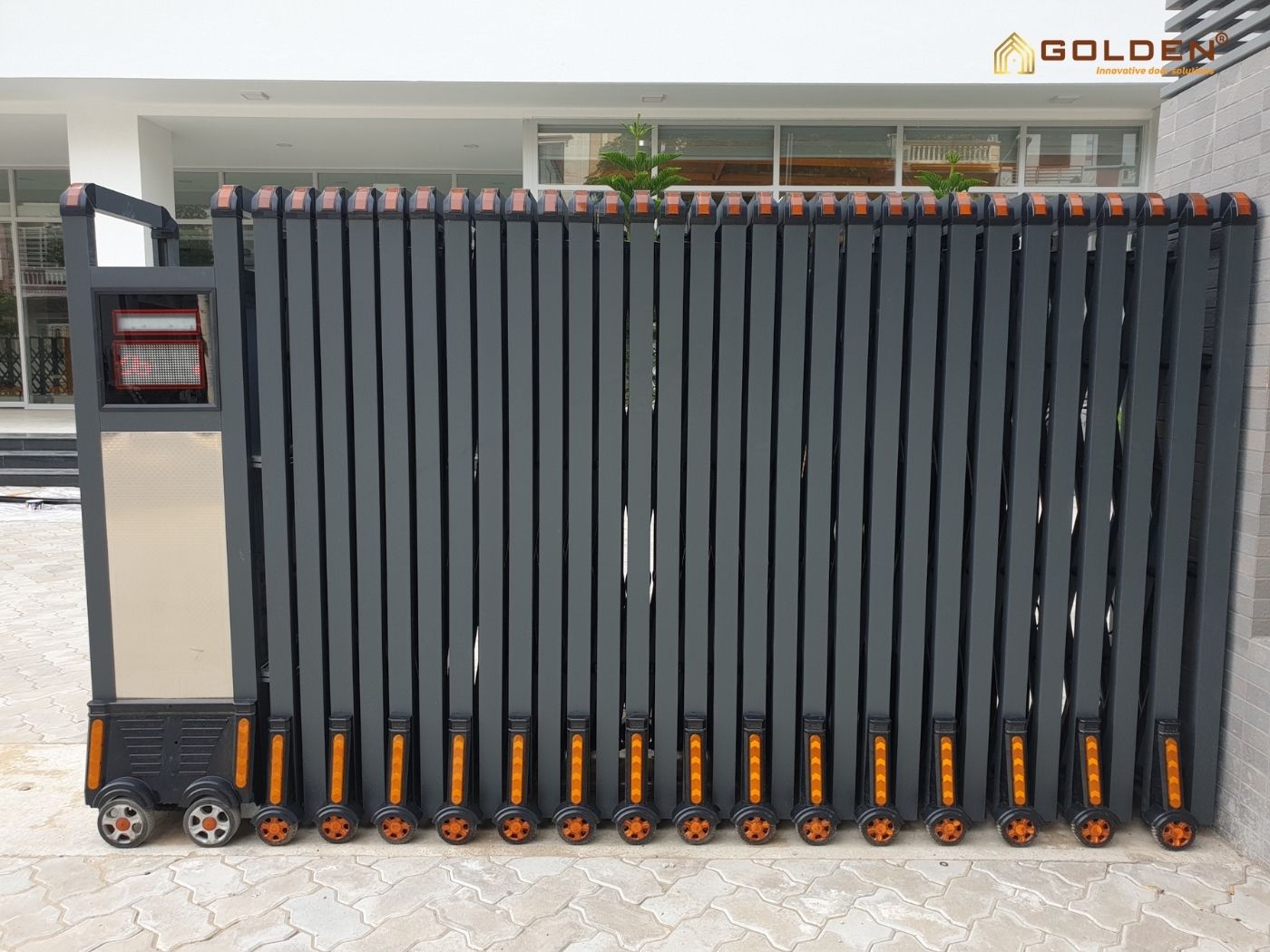 lưu ý khi sử dụng cổng xếp nhôm