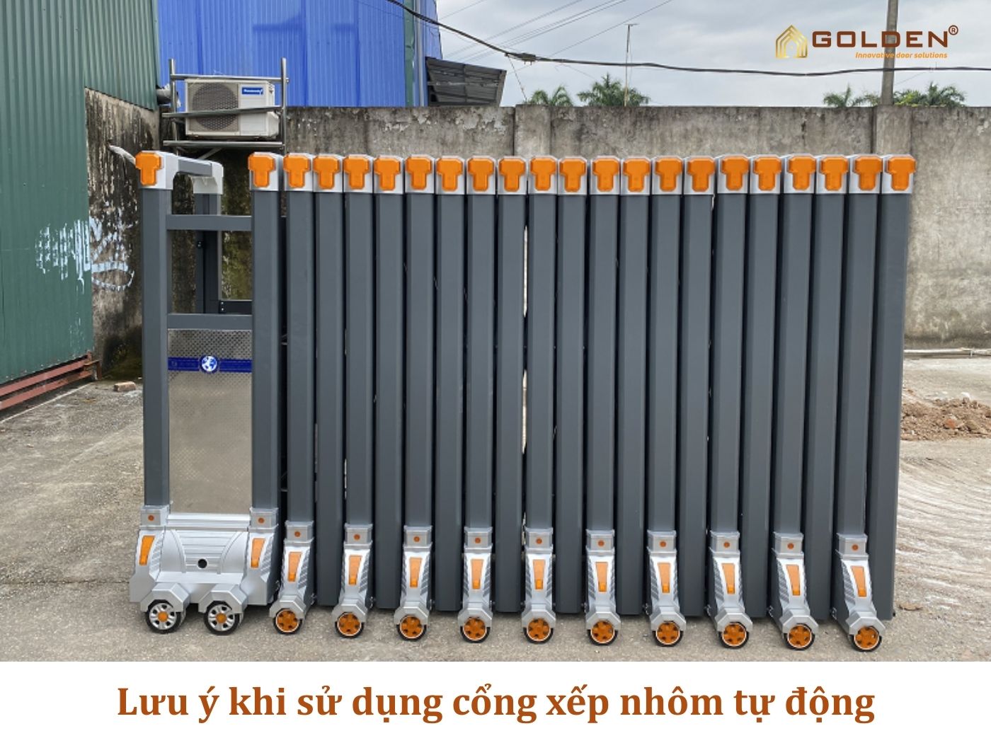 Lưu ý khi sử dụng cổng xếp nhôm tự động