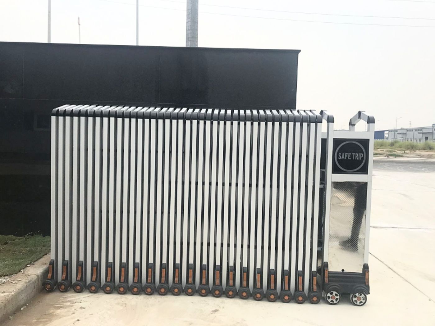 Mẫu cổng xếp hợp kim nhôm