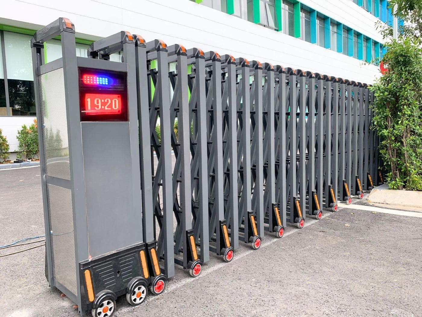 Mẫu cổng xếp nhôm