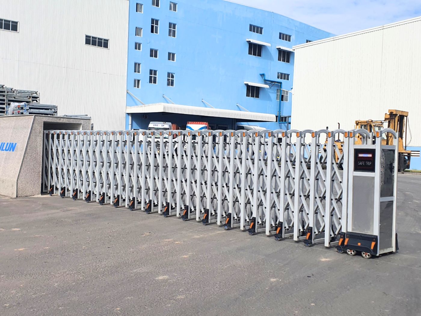 Mẫu cổng xếp nhôm