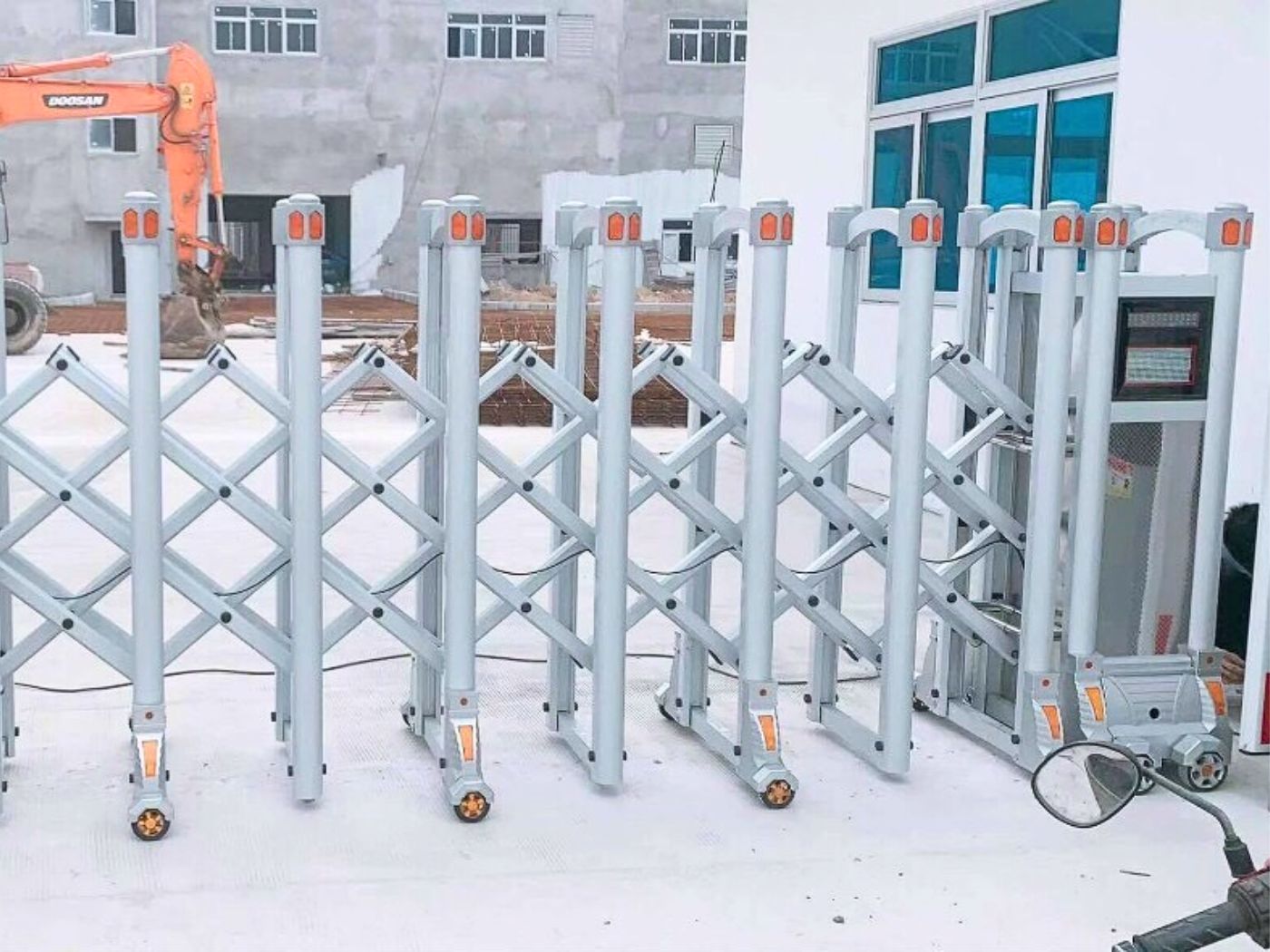 Mẫu cổng xếp hợp kim nhôm