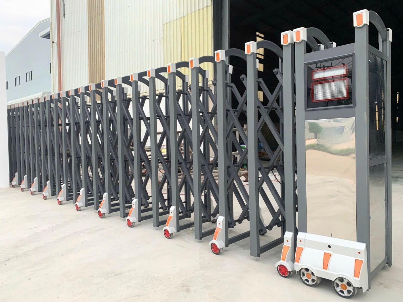 Mẫu cổng xếp nhôm