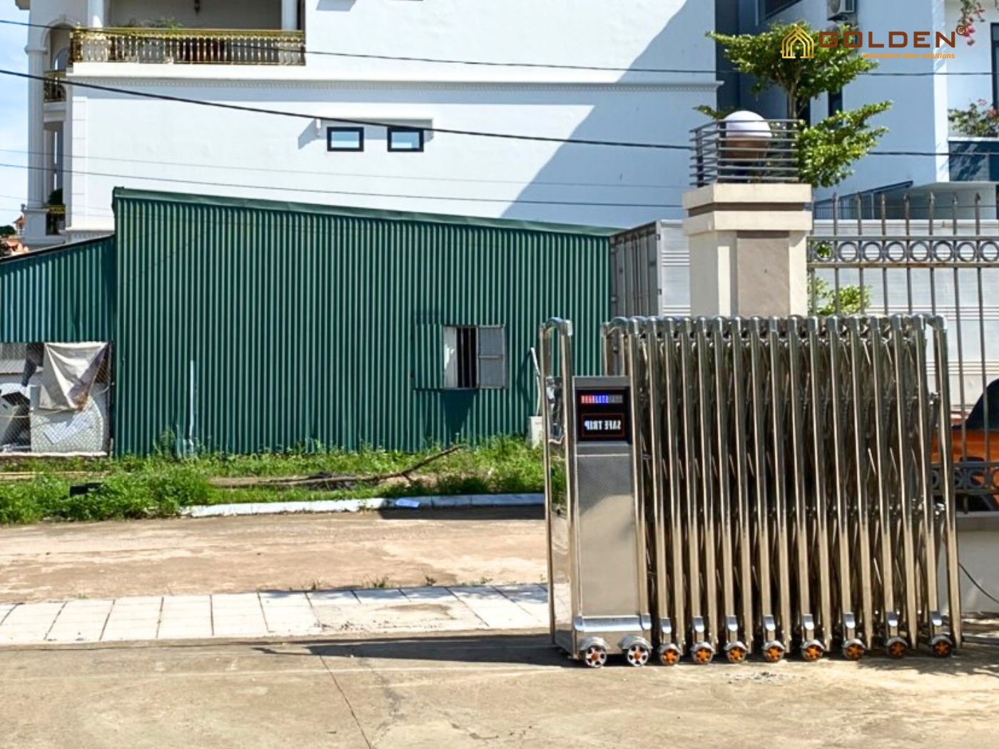 sử dụng cổng xếp tự động có an toàn không