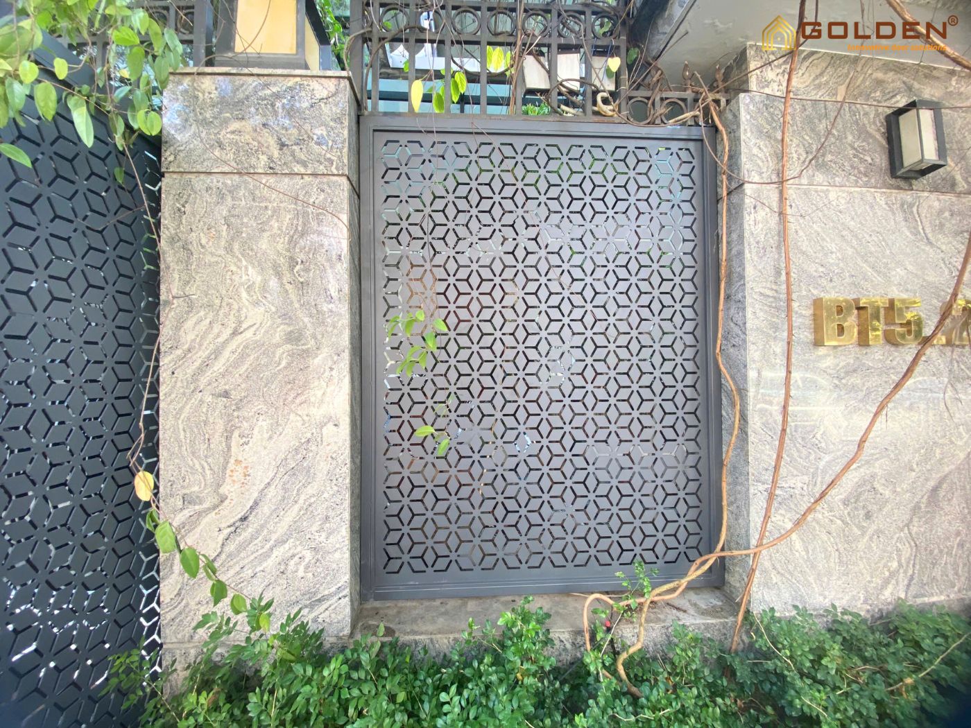 Cổng gấp 4 cánh Ngoại Giao Đoàn