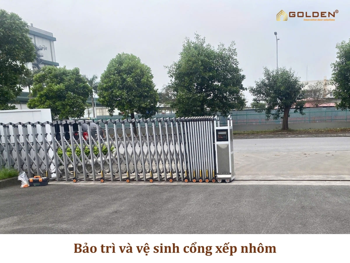Bảo trì và vệ sinh cổng xếp nhôm: Hướng dẫn chi tiết