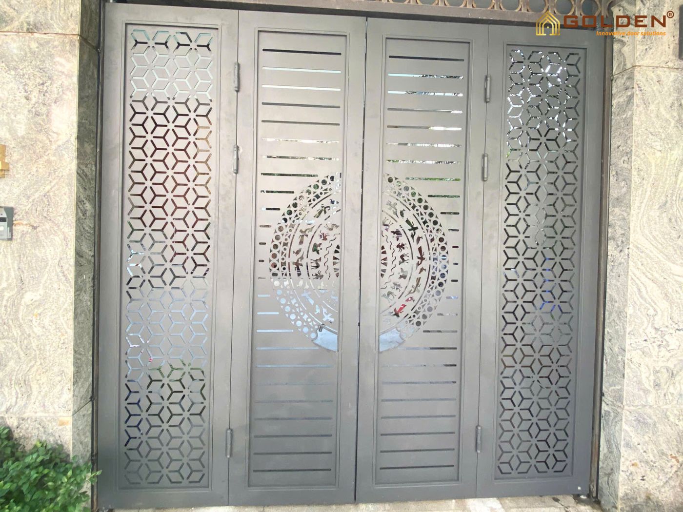 Cổng gấp 4 cánh Ngoại Giao Đoàn