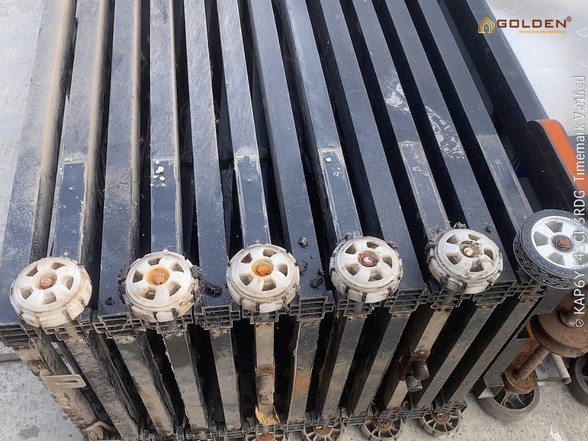 Bánh xe thân cổng xếp