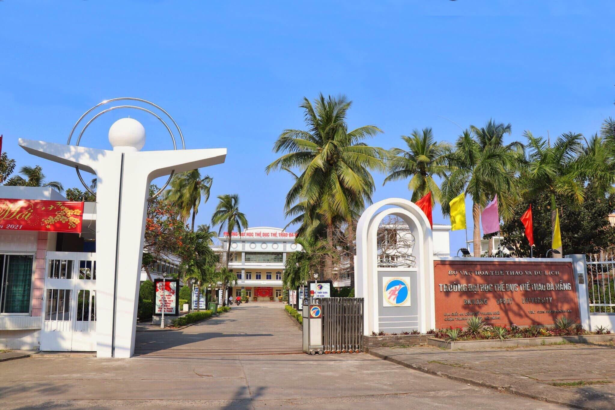 Cổng trường đẹp