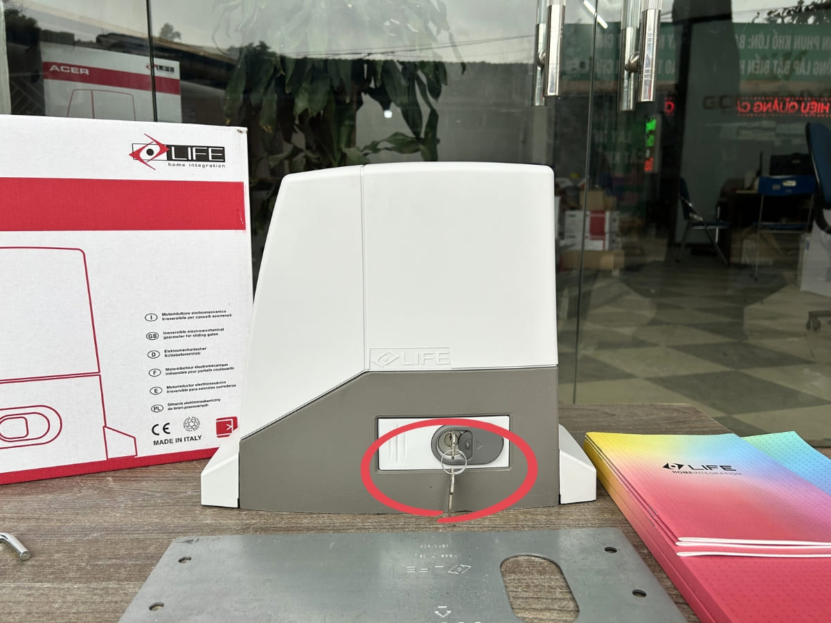 Chìa khóa cơ mở cổng tự động
