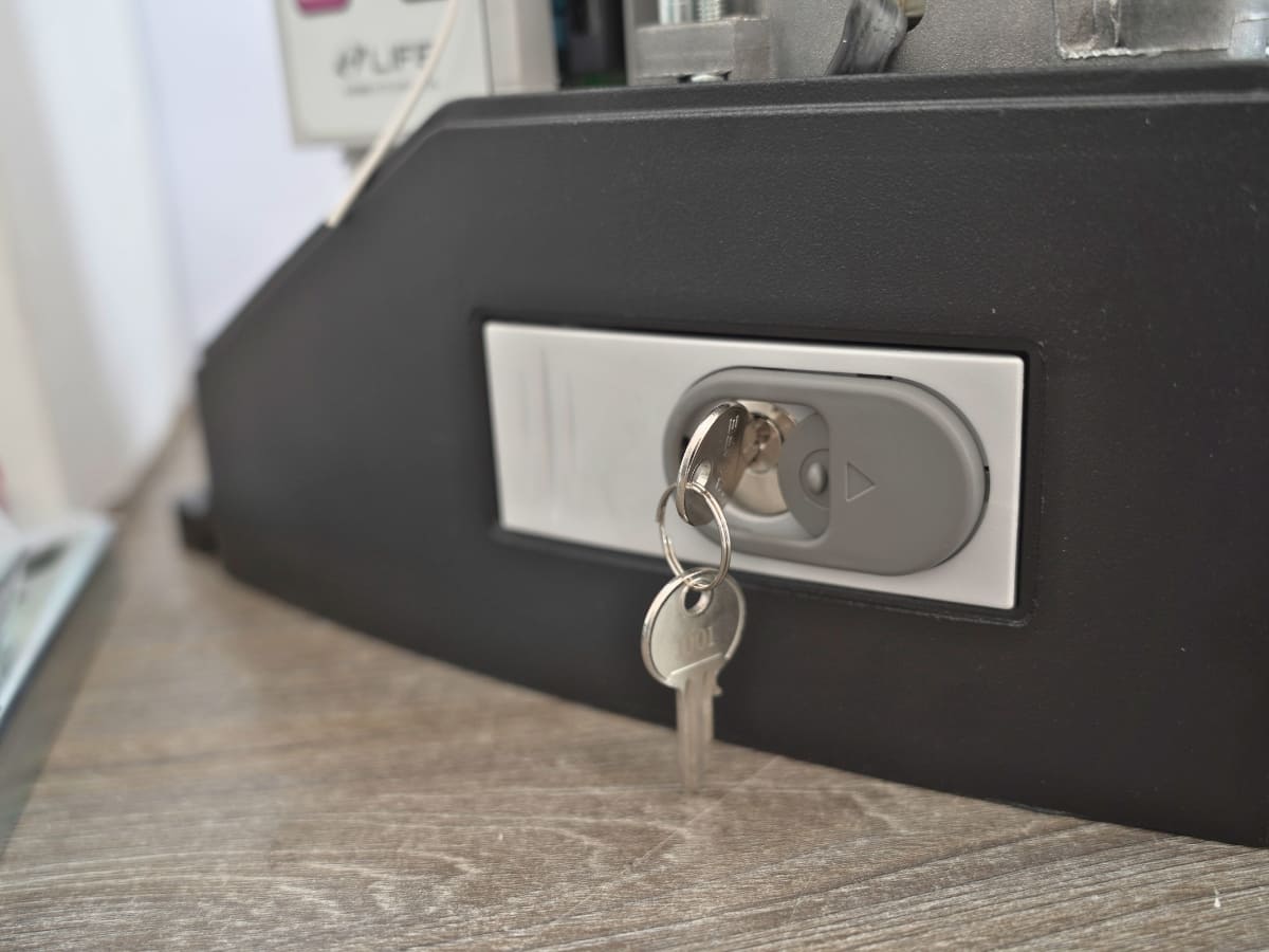 Chìa khóa cơ mở cổng tự động