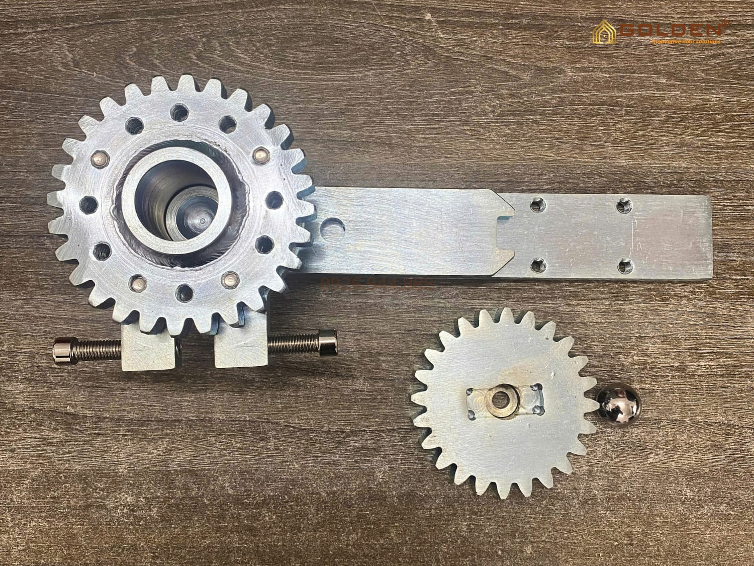 Cơ cấu mở cổng góc rộng 180 độ