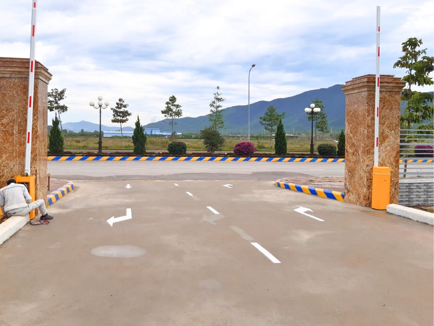 Mẫu cổng nhà xưởng