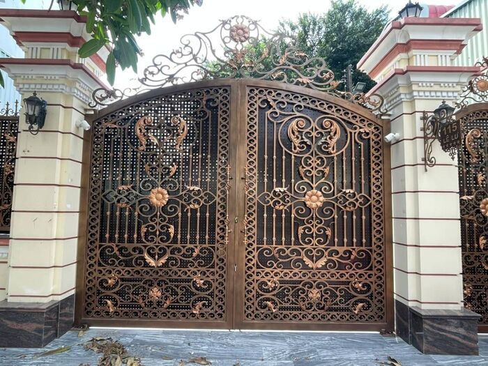 Mẫu cổng nhà tân cổ điển