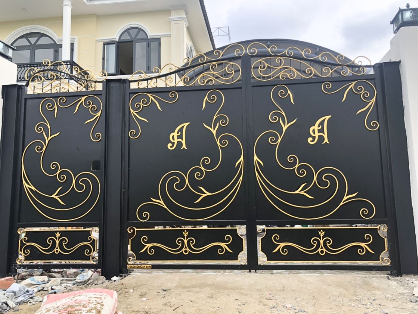 Mẫu cổng nhà tân cổ điển