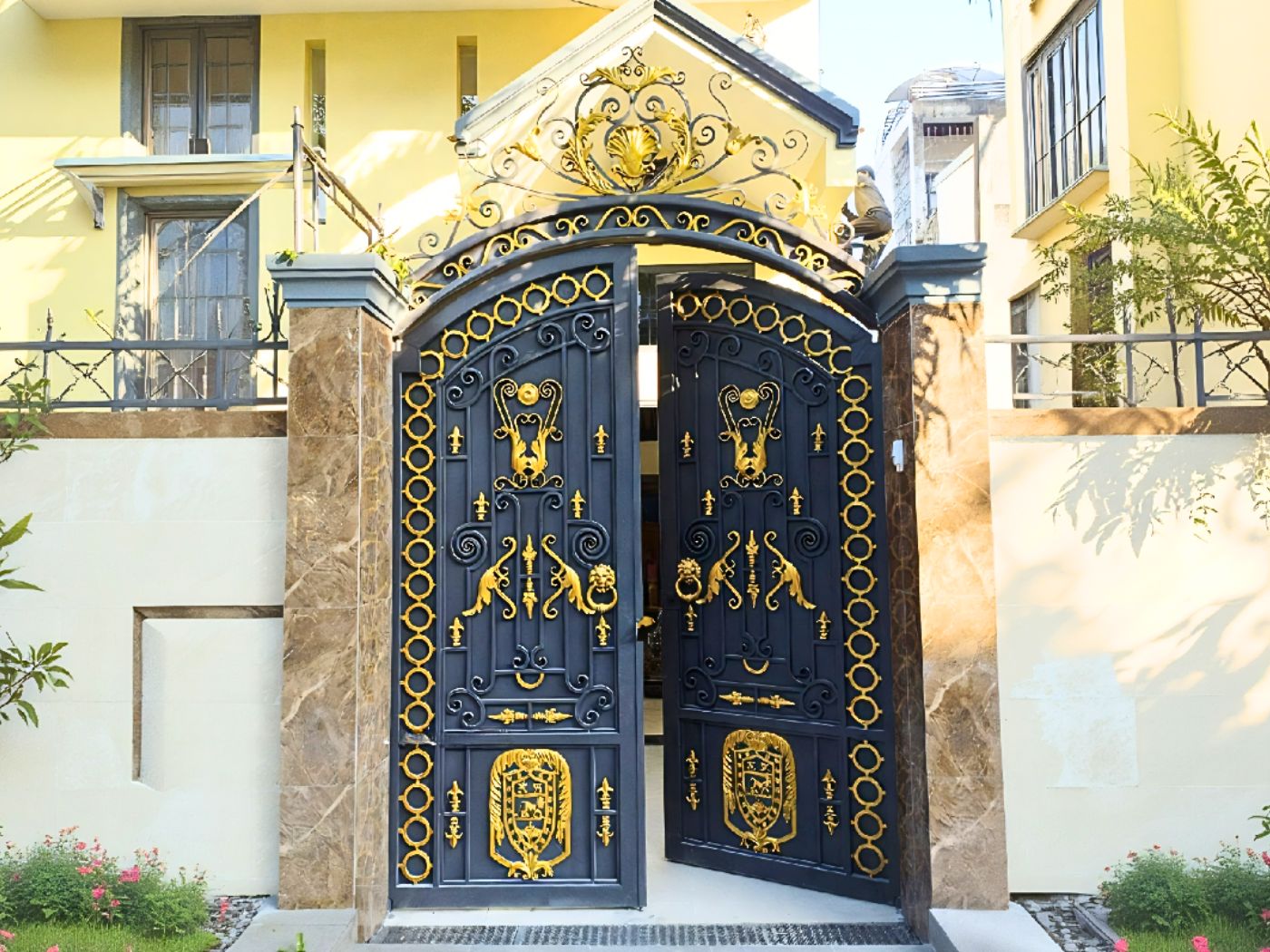 Mẫu cổng nhà tân cổ điển